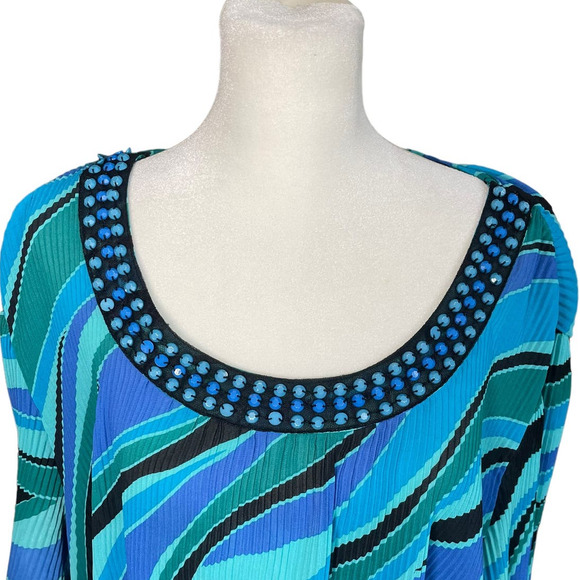 Catherines Women's Scoop Neck Flutter Sleeve Beaded Blouse Plus Size 1X 18/20W - Picture 2 of 9